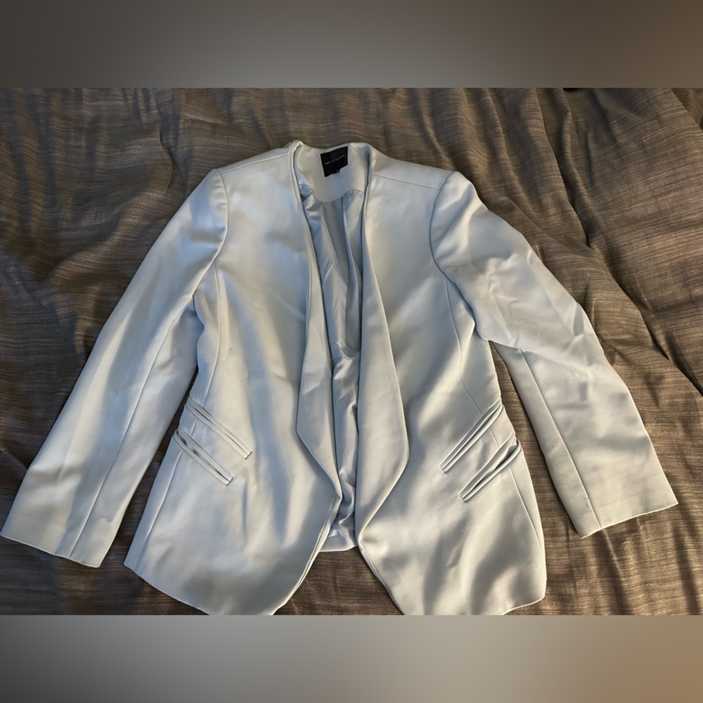 The Limited women’s blazer. No button. M